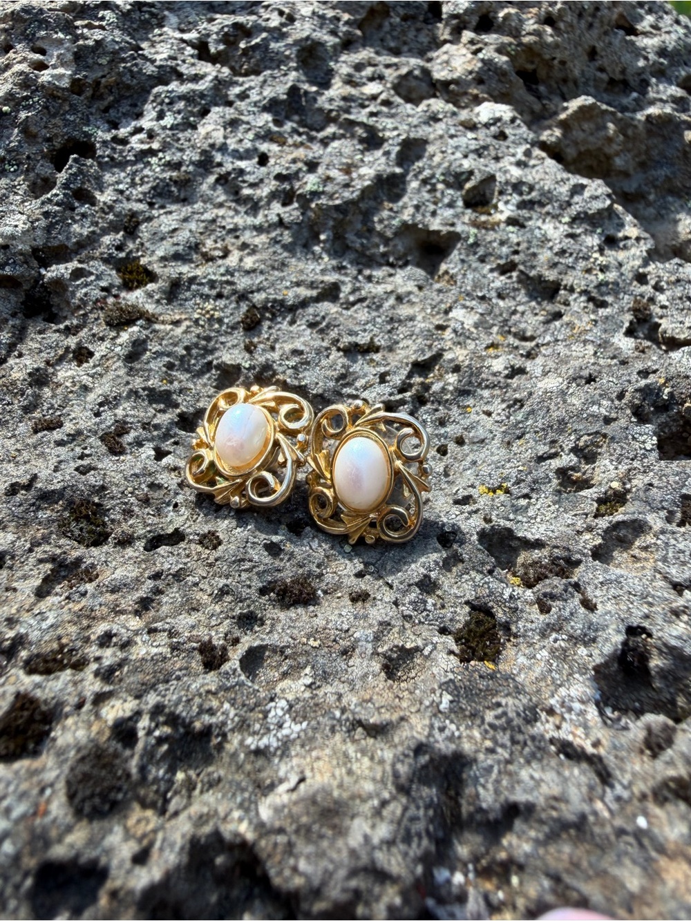 Gold-Tone Filigree Faux Pearl Cabochon Earrings - Classic Women Jewelry